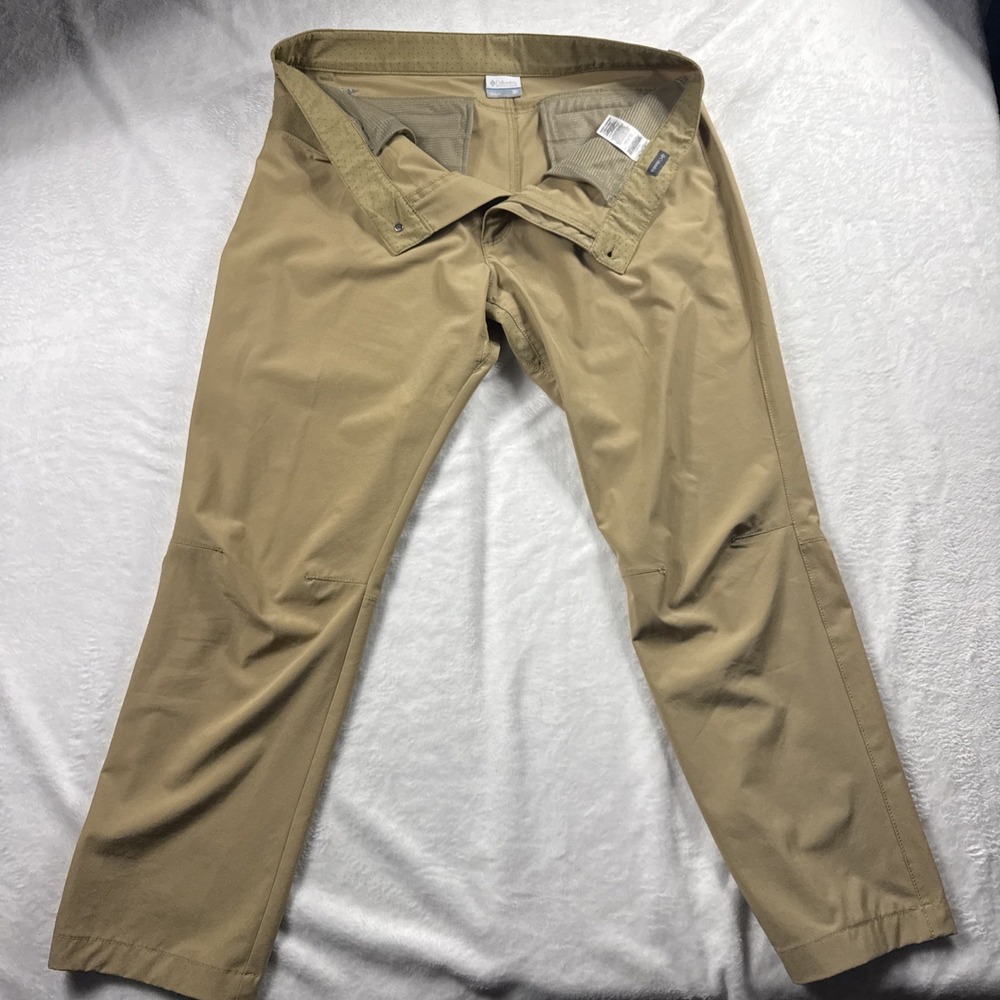Columbia Sage Peak Chino Pants Mens 36x30 Tan Brown Omni-Shield Active Fit EUC